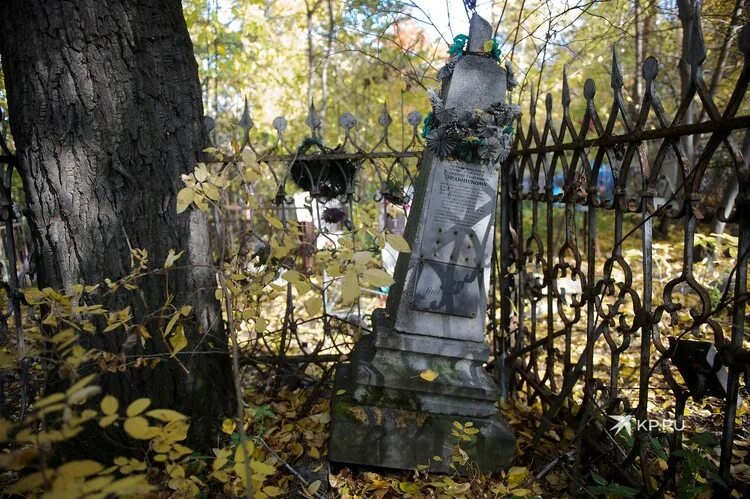 место захоронения останков царской семьи николая 2. петропавловская крепость могила александра 2. патриарх алексий 2 могила. могила романовых николая 2. захоронение царской семьи романовых в екатеринбурге.