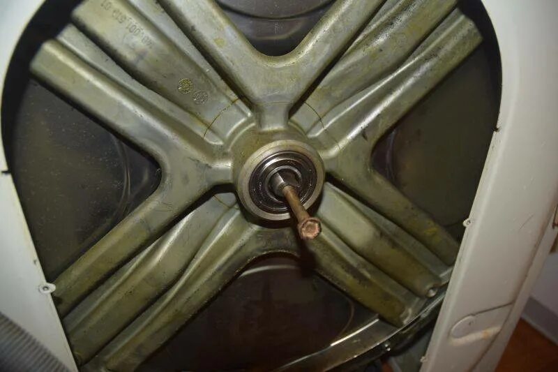 Подшипник барабана стиральной машины индезит. Подшипник барабана стиральной машины wf8590nfw. Подшипник барабана стиральной машины indesit wiue 10. Подшипники барабана стиральной машины индезит wisl 81. Ступица барабана стиральной машины индезит.