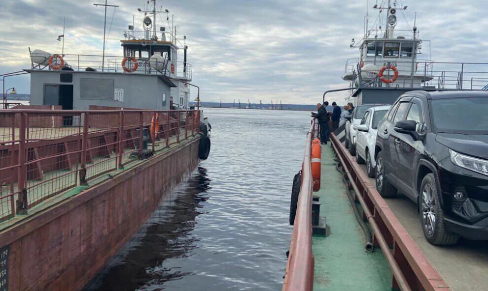 Паромная переправа Салехард Лабытнанги. Переправа Салехард Лабытнанги. Паромные переправы в России. Паромная переправа Якутск.