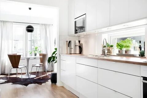 Белая кухня с деревом обои