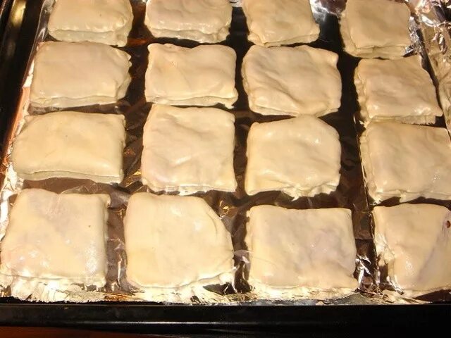 Что похоже на противень. Печеньки на противне. Раскладываем на противень. Раскладываем на противень. Печеньки на противне.