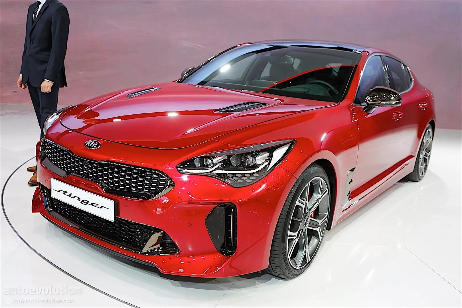 Сколько стоит новый спорт. Новая Киа Стингер. Kia Stinger 2022. Киа Стингер красная. Kia Stinger Red 2022.