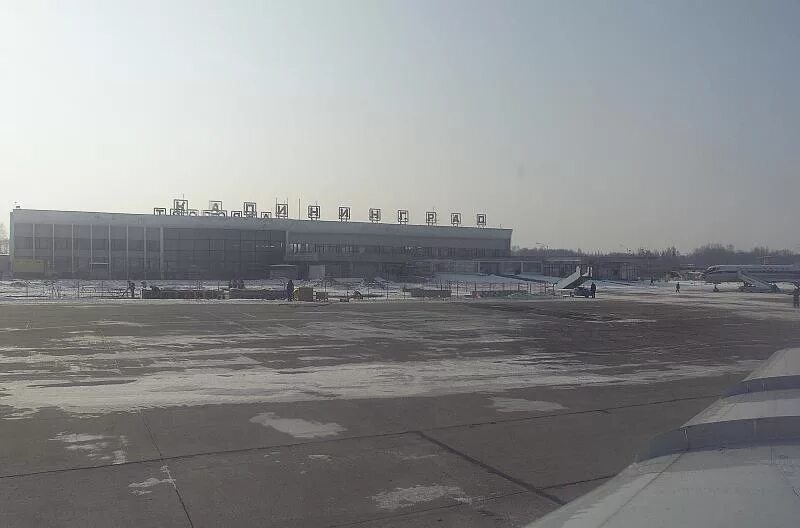 Сколько аэропортов в калининграде. Аэропорт Калининград. Калининград аэропорт зима. Аэропорт Калининград внутри. Аэропорт Калининград фото.