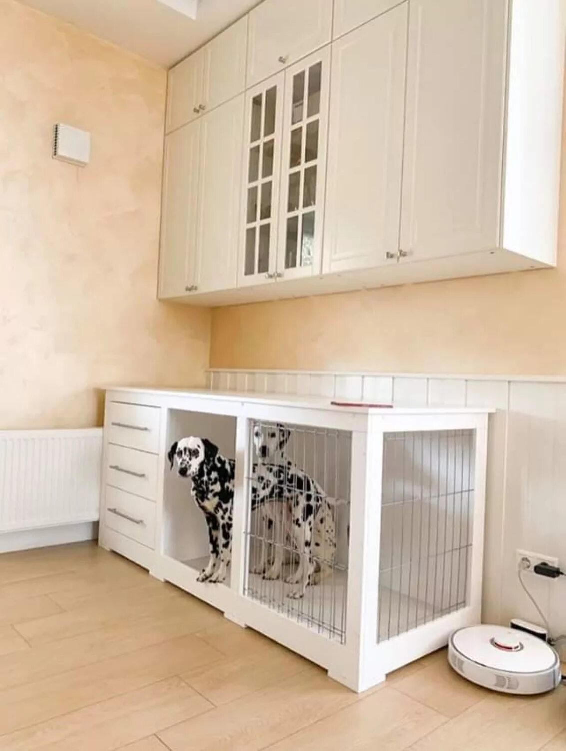 Клетка для собаки в квартиру. Клетка для собак. Вольер для джек рассела в квартиру. Клетка для собаки в квартиру. Клетка для больших собак в квартиру.