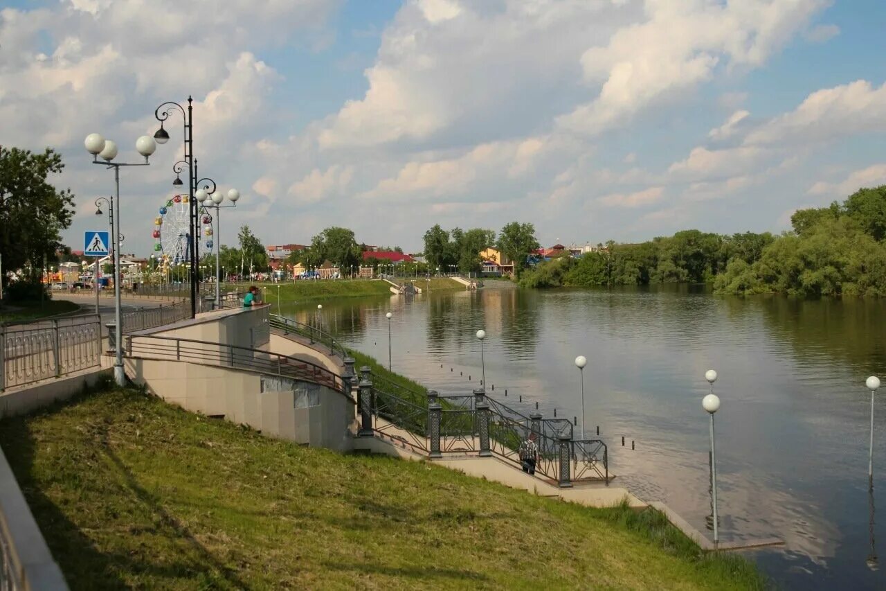 Город на реке ишим. Набережная города ишима. река ишим тюменская область город. набережная ишим тюменской области. река ишим в городе ишиме.