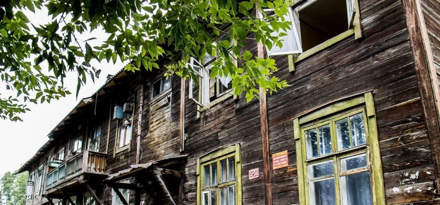 Жилгородок гуас. Жилые бараки в москве. Сибирь бараки 1950. Деревянный дом барачного типа. Двухэтажный барак ссср.