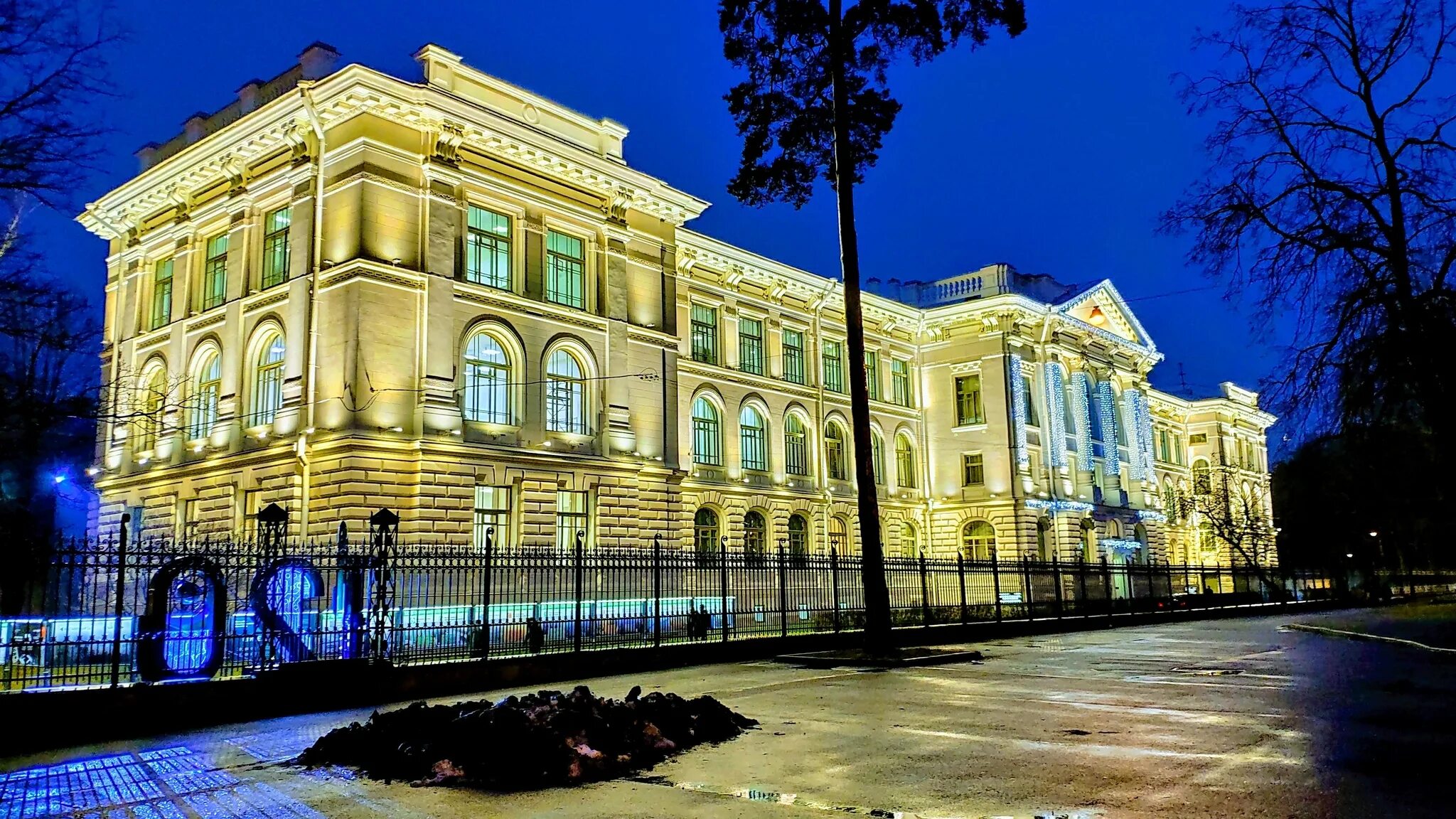 Сайт петра великого спб. Институт Петра Великого Санкт-Петербург. СПБГПУ Петра Великого Политех. Петра 1 университет СПБ. Санкт-Петербургский политехнический университет Петра Великого фото.