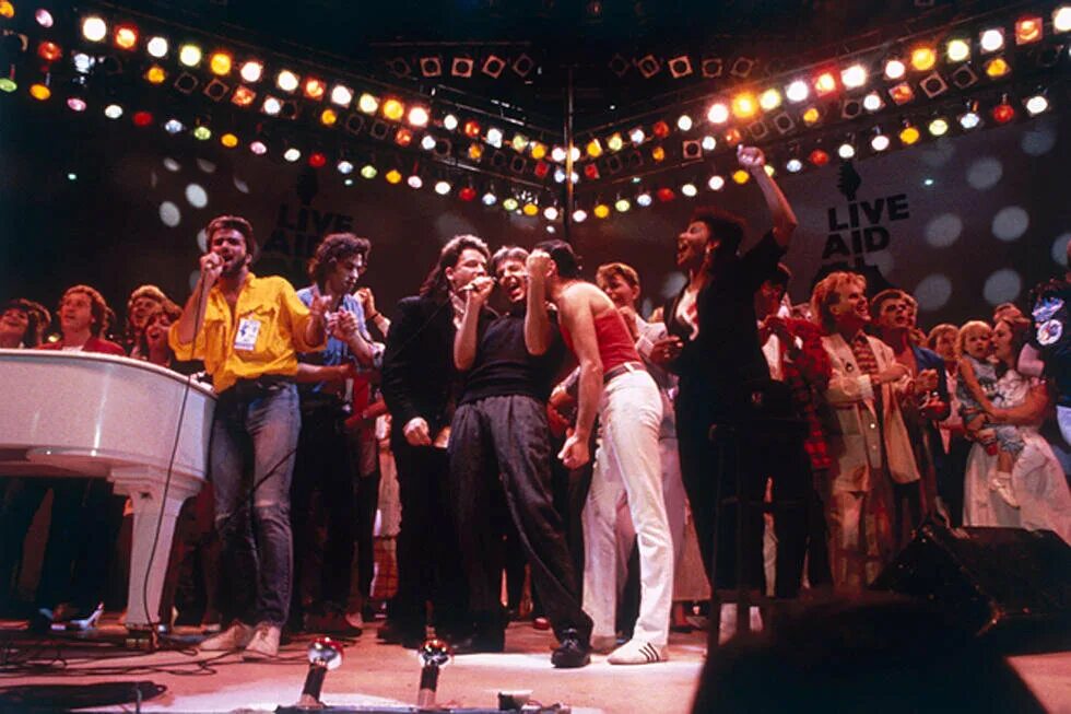 Выступление live aid. Концерт квин 1985. группа queen live aid. концерт лайв эйд 1985 квин. queen на уэмбли 1985.