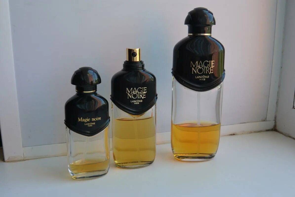 Маже нуар. Маже нуар. Magie noire духи 7. Мажи нуар духи. Lancome magie noire.