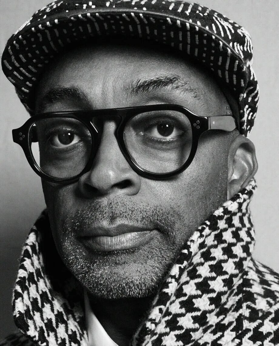 Спайк ли. Spike Lee. Американский Режиссёр Спайк ли. Люди в очках из журналов. Спайк ли делай как надо.