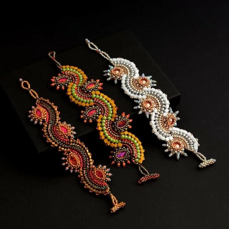 Толстый браслет из бисера. Виды браслетов из бисера. Браслеты из бисера на станке. Тигровый браслет из бисера. Объемный браслет из бисера.