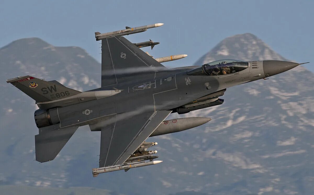 Истребители F-16 Fighting Falcon получат новое оперение - Quto.ru