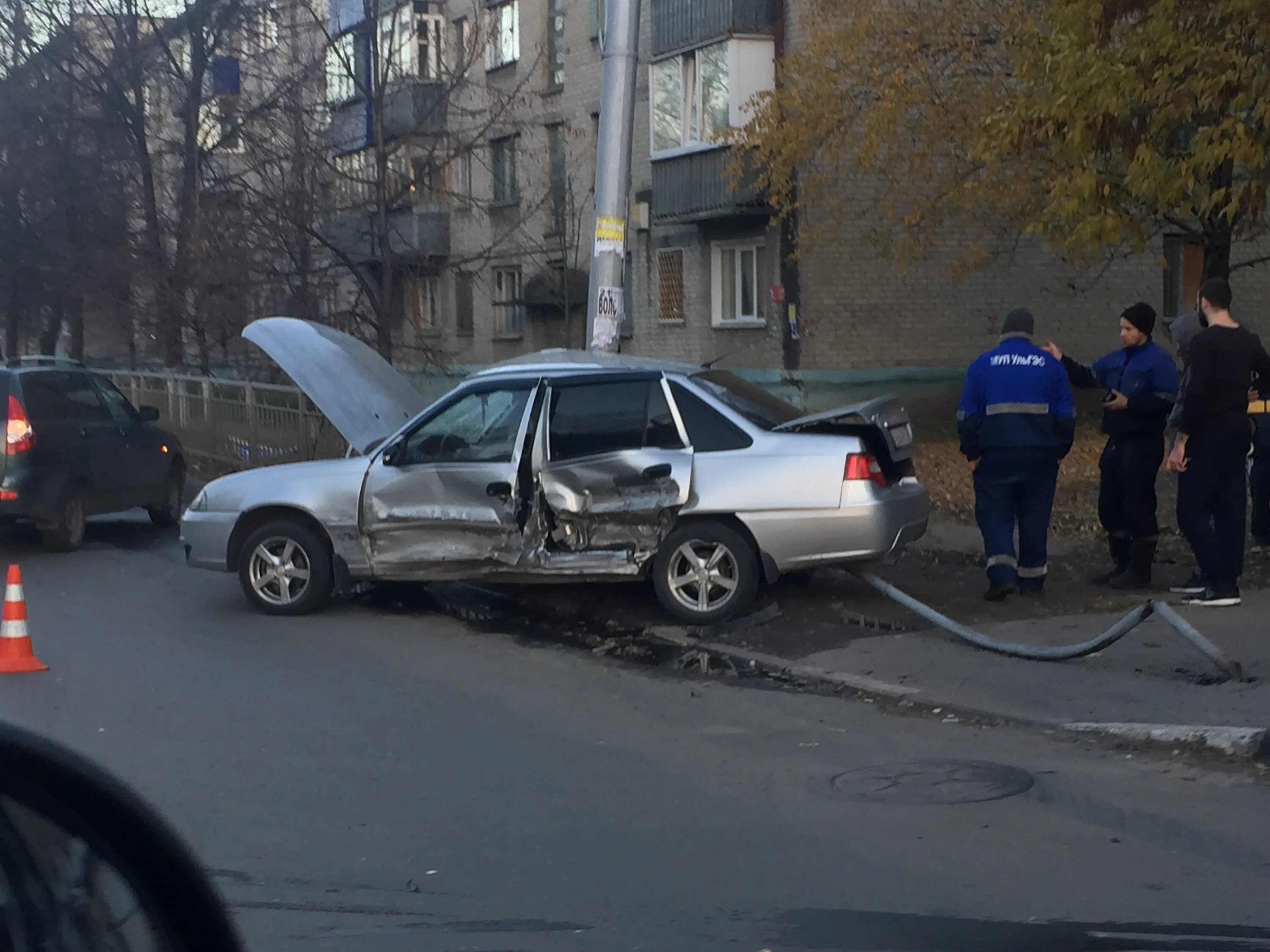 Авария в Ульяновске сегодня на Рябикова. ДТП на Рябикова в Ульяновске сегодня. Аварии на перекрестке Промышленная и Рябикова Ульяновск. Упал набок