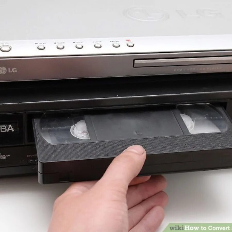 Vhs что это. Видеомагнитофон кассетный Панасоник VHS. Samsung vb-300a VHS видеомагнитофон. Видеокассета VHS Philips. DVD И видеокассеты Daewoo SD 780.