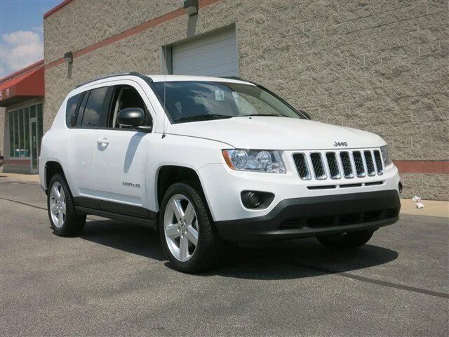 Джип компас 2013. Jeep Compass 2013. Jeep Compass 2012 белый. Джип Компасс 2013. Jeep Compass White.