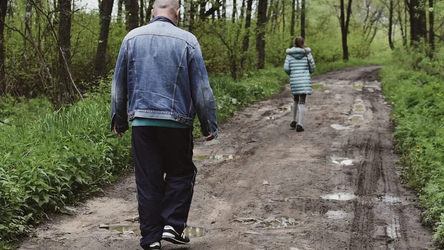 Надругался над 10 летней. Надругался над 10 летней. Надругался над 10 летней. Развращение подростка. Насильник несовершеннолетний.