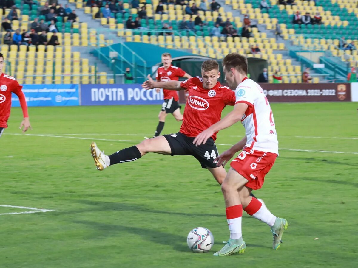 Липецкий металлург футбольный. Хоркин металлург липецк. Флаг фк металлург липецк. Липецкий металлург футбольный. Липецкий металлург футбольный.