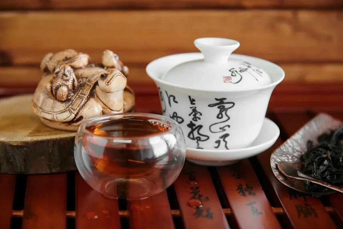 Чайная церемония в японском саду. Набор для чайной церемонии. Посуда для чайной церемонии в Японии. Нефритовая посуда для чайной церемонии. Красивая китайская посуда для чайной церемонии.