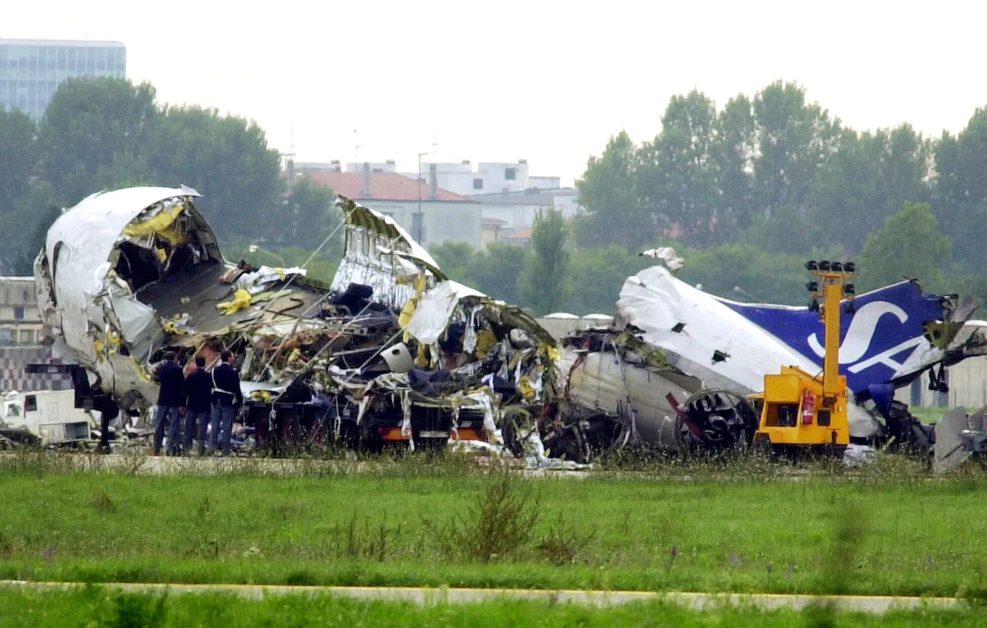 Авиакатастрофы столкновение. Linate Airport Disaster (2001). Авиакатастрофа Италия 2001. Столкновение в аэропорту Линате. Германия 2002 год авиакатастрофа.