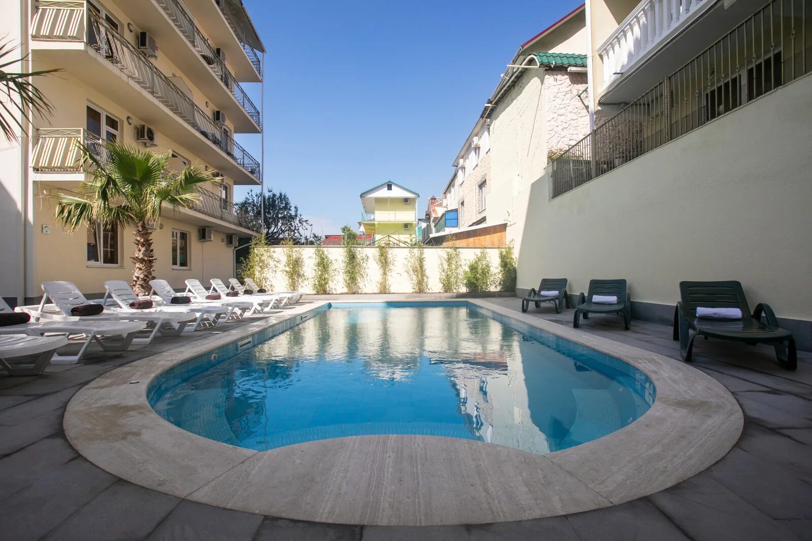 Отель фрегат 2 адлер. Адлер гостевой дом версаль ул просвещения 97. Давид 3 адлер сочи. М отель сочи адлер. Экодом фэмили адлер.