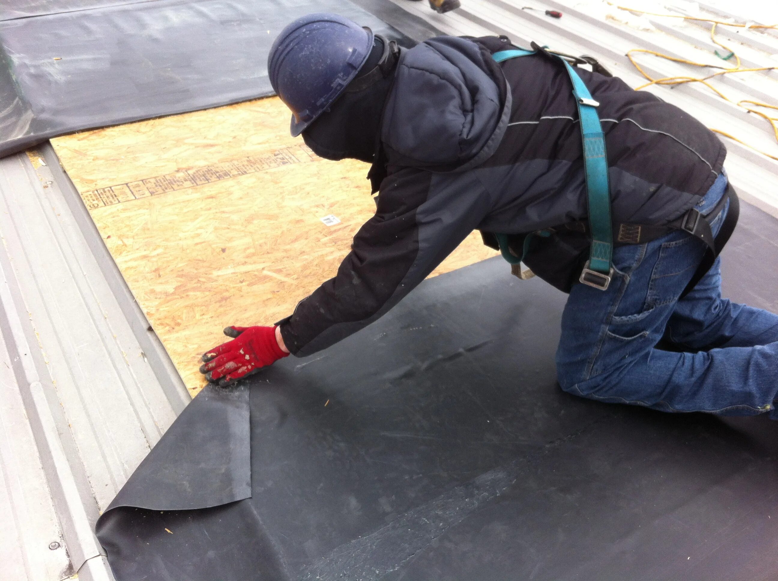 Flat roofing. Прорезиновая крыша. Flat Roof Insulation XPS. Flat Roof Contractors. Диагностика кровли rooftest монтаж.