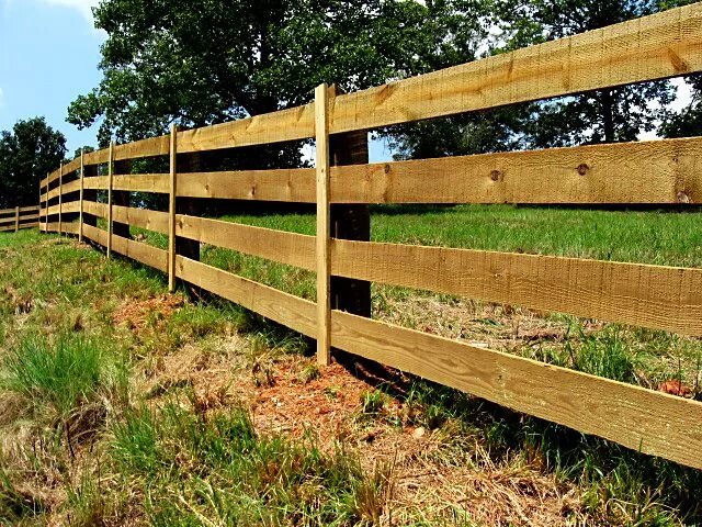 Как сделать простой забор. Деревянный забор. Забор ранчо дакота. Забор с поддонов. Забор из досок.