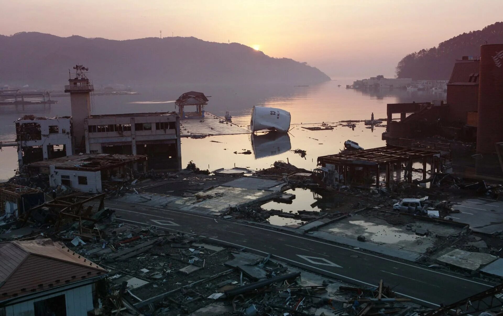 Искусственные землетрясения. ЦУНАМИ В Японии в 2011. Итомори Япония. ЦУНАМИ Онагава. Итомори город в Японии.
