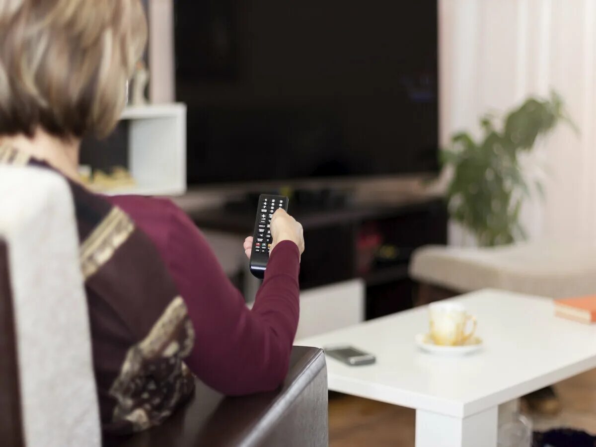 Телевизор связанный. Turn on the TV. TV off Footage. Woman Switching the TV on.