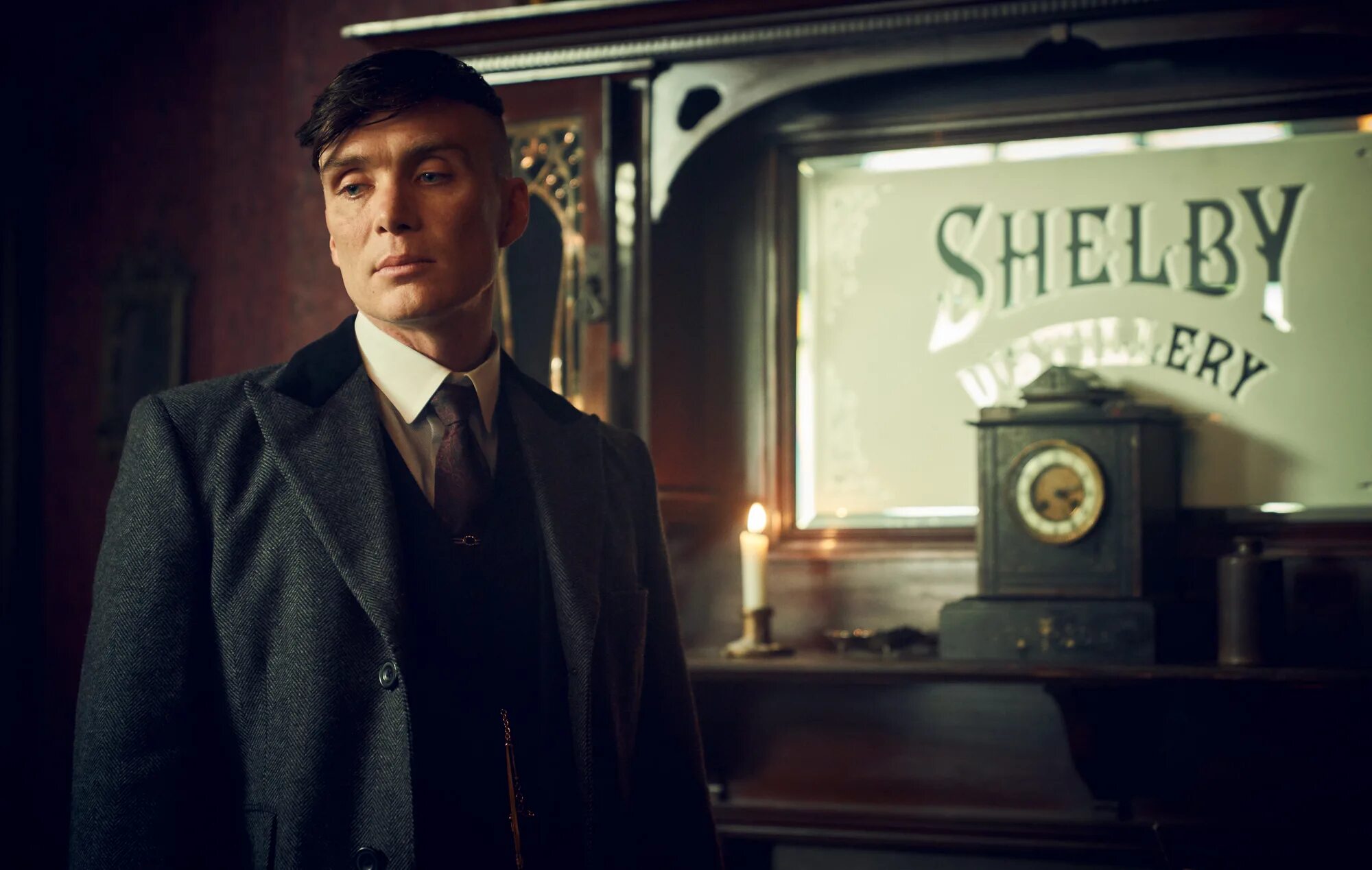 Истории козырьки. Острые козырьки сериал 2013–2025. киллиан мерфи козырьки. острые козырьки томас шелби 5 сез. мистер шелби острые козырьки.