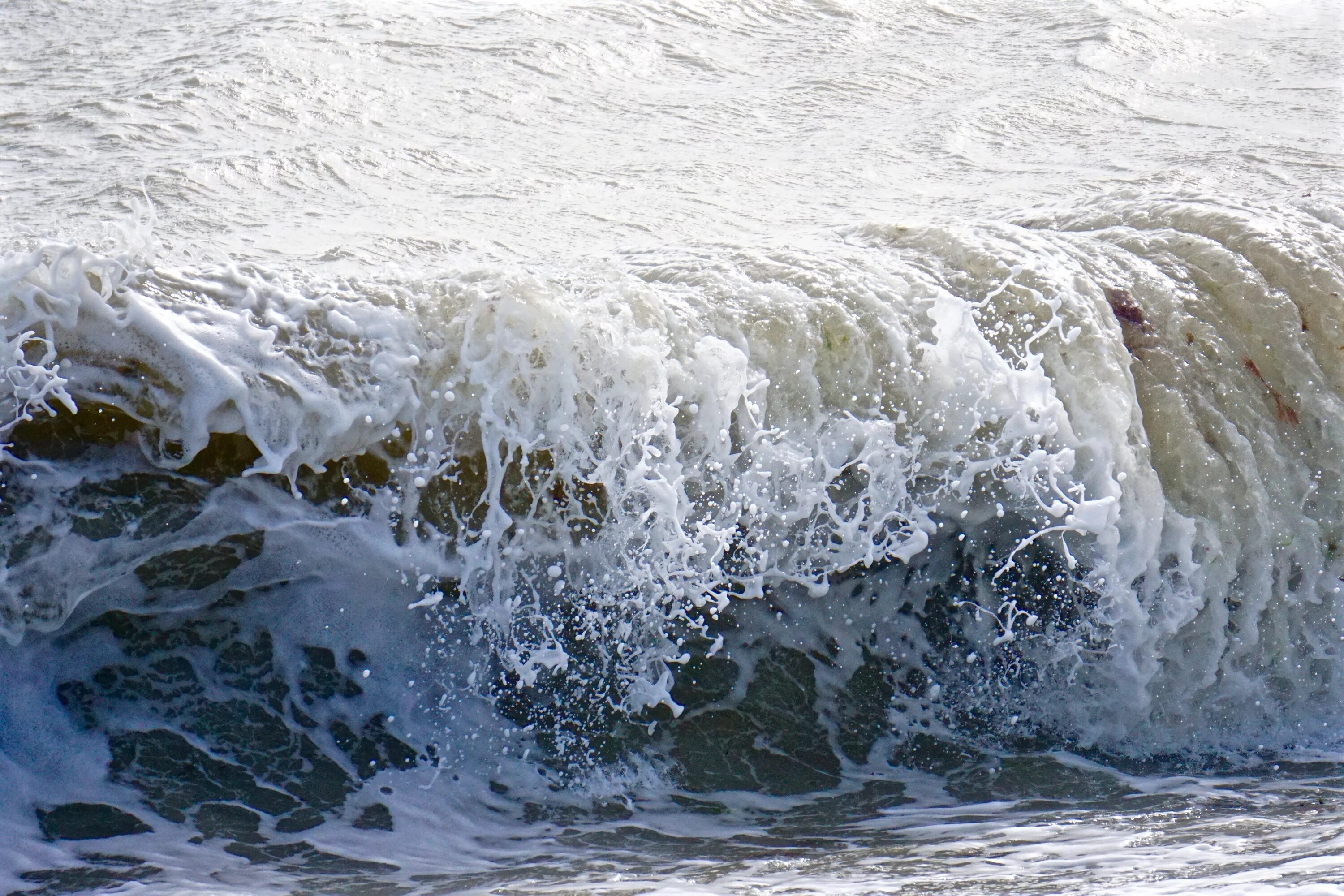 Сон вода течение. Течение воды. Бурная вода. Бурлящее море. Бурлящие волны.