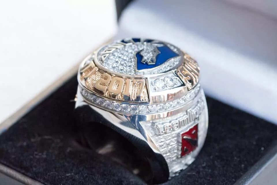 Перстни победителей the international. Перстень чемпионов international. Перстень чемпионов international. Перстень бокс. Кольцо интернешнл.