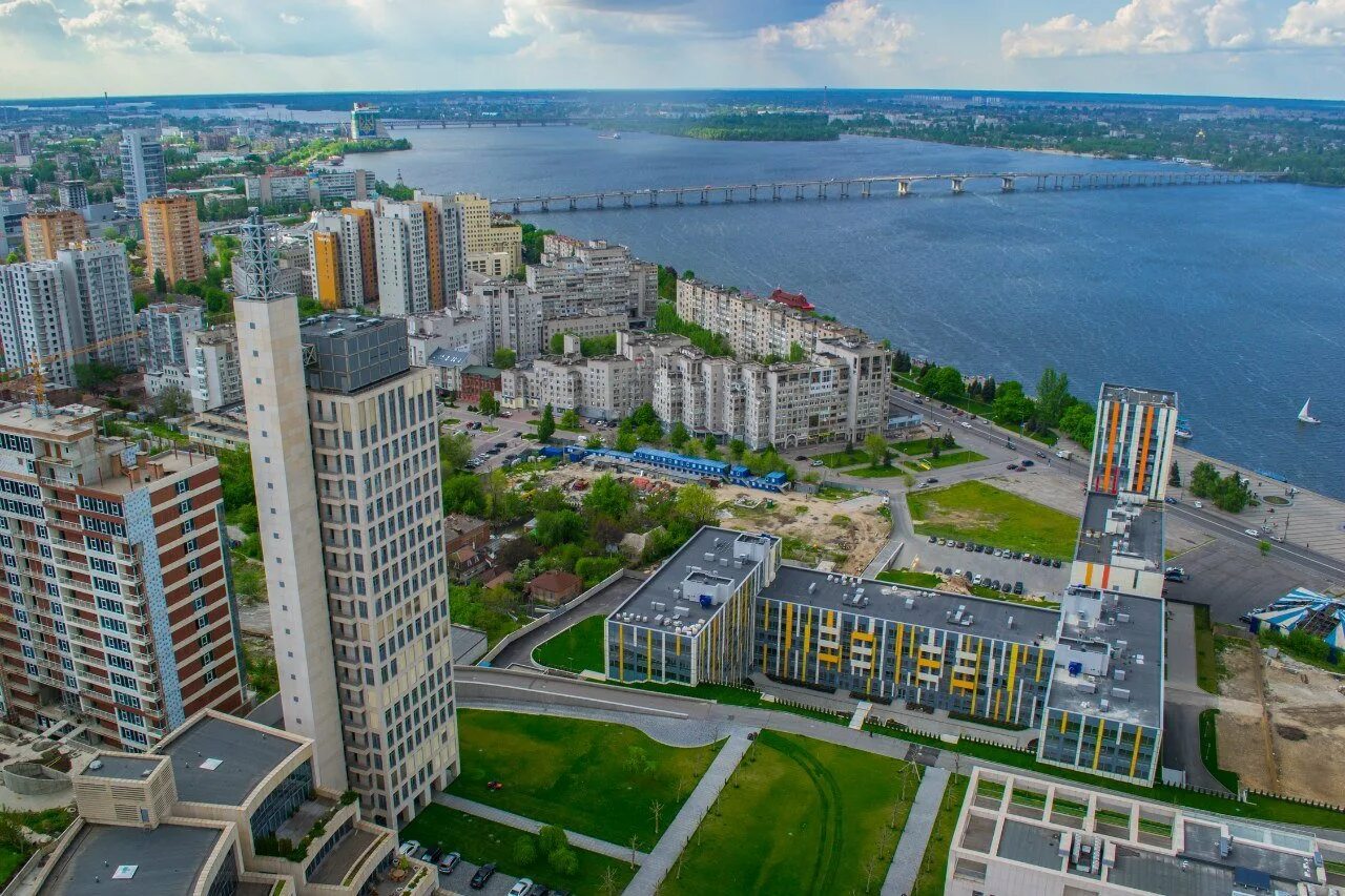 Город на днепре 5. Днепропетровск город. Днепр Украина. Днепр небоскребы. Днепр виды города.