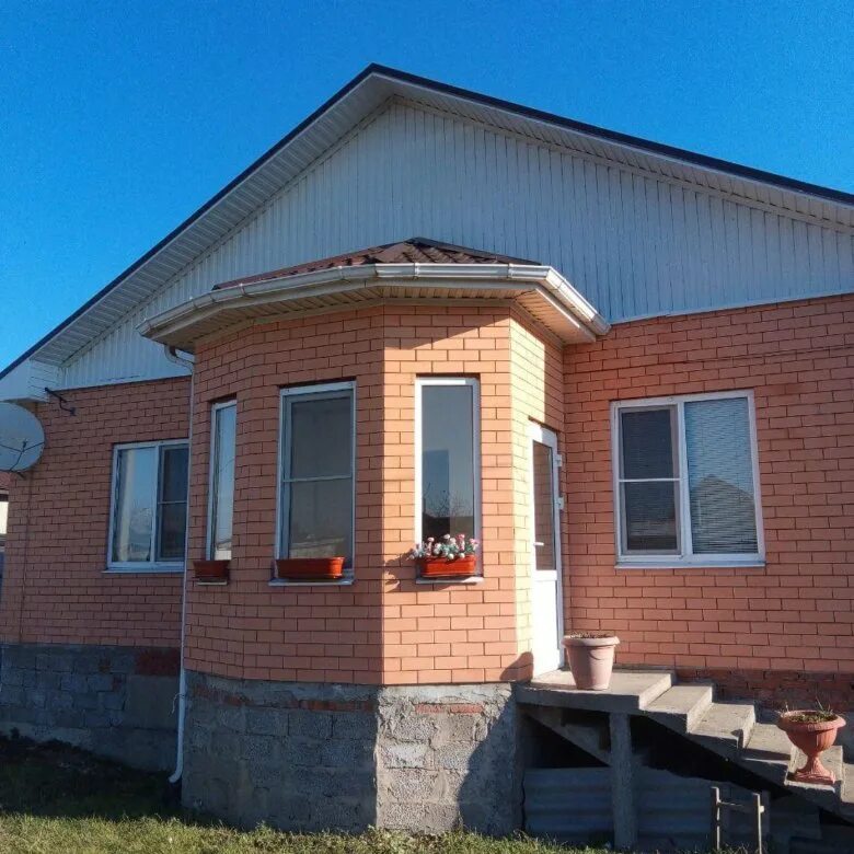 дом кубанец. снять дом в абинске на длительный. абинск улица тищенко фото. парижской коммуны 8 абинск. абинск улица тищенко 74.