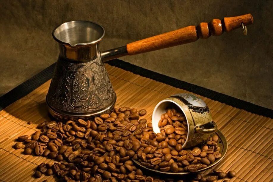 Зерновой кофе в турке. Турка для кофе. Красивая турка для кофе. Джезва для кофе. Красивые турки для кофе.