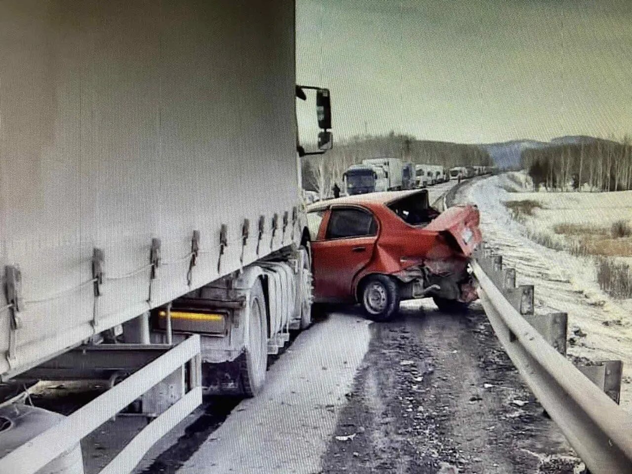 ДТП на м5 Урал в Челябинской области. Грузовик на трассе. Фура на дороге. Авария в Челябинской области вчера на трассе м5. Новости челябинск м5