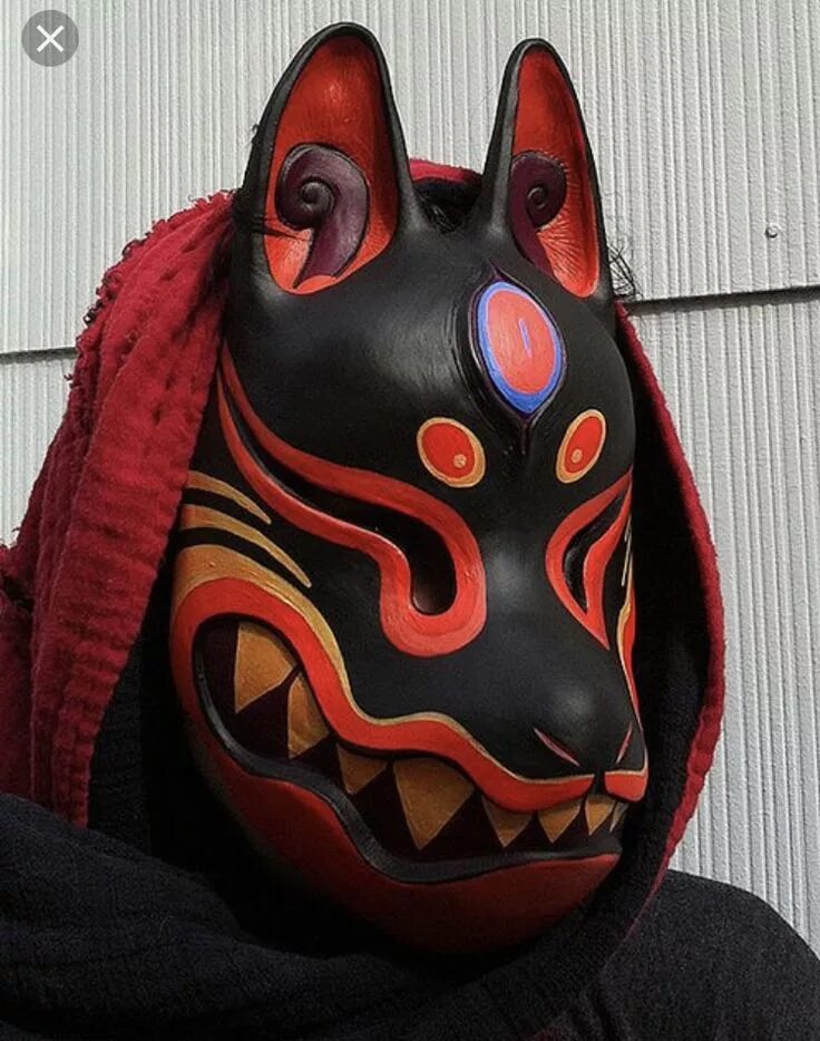 Японские маски лисов. Маска Кицунэ. Мавка Кицунэ. Маска Кицунэ Геншин. Традиционная японская маска Кицунэ.