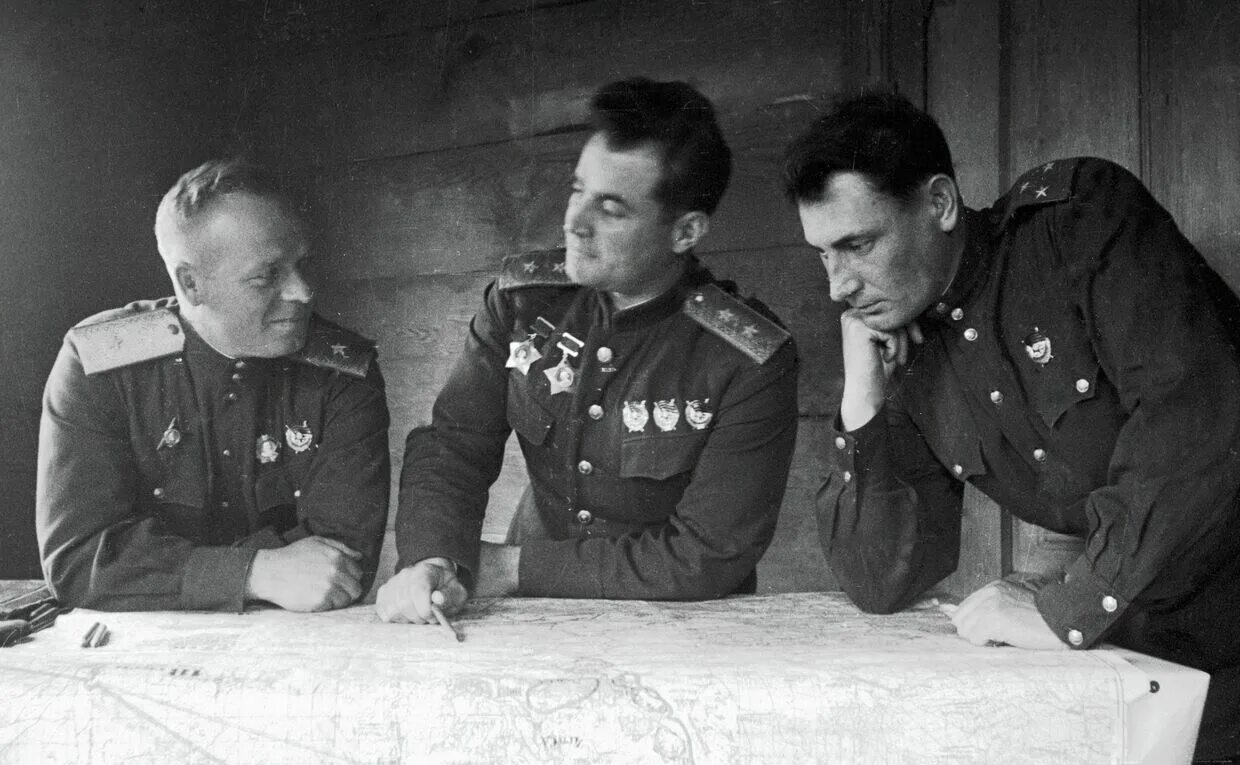 Г г офицеров. Черняховский 1941.