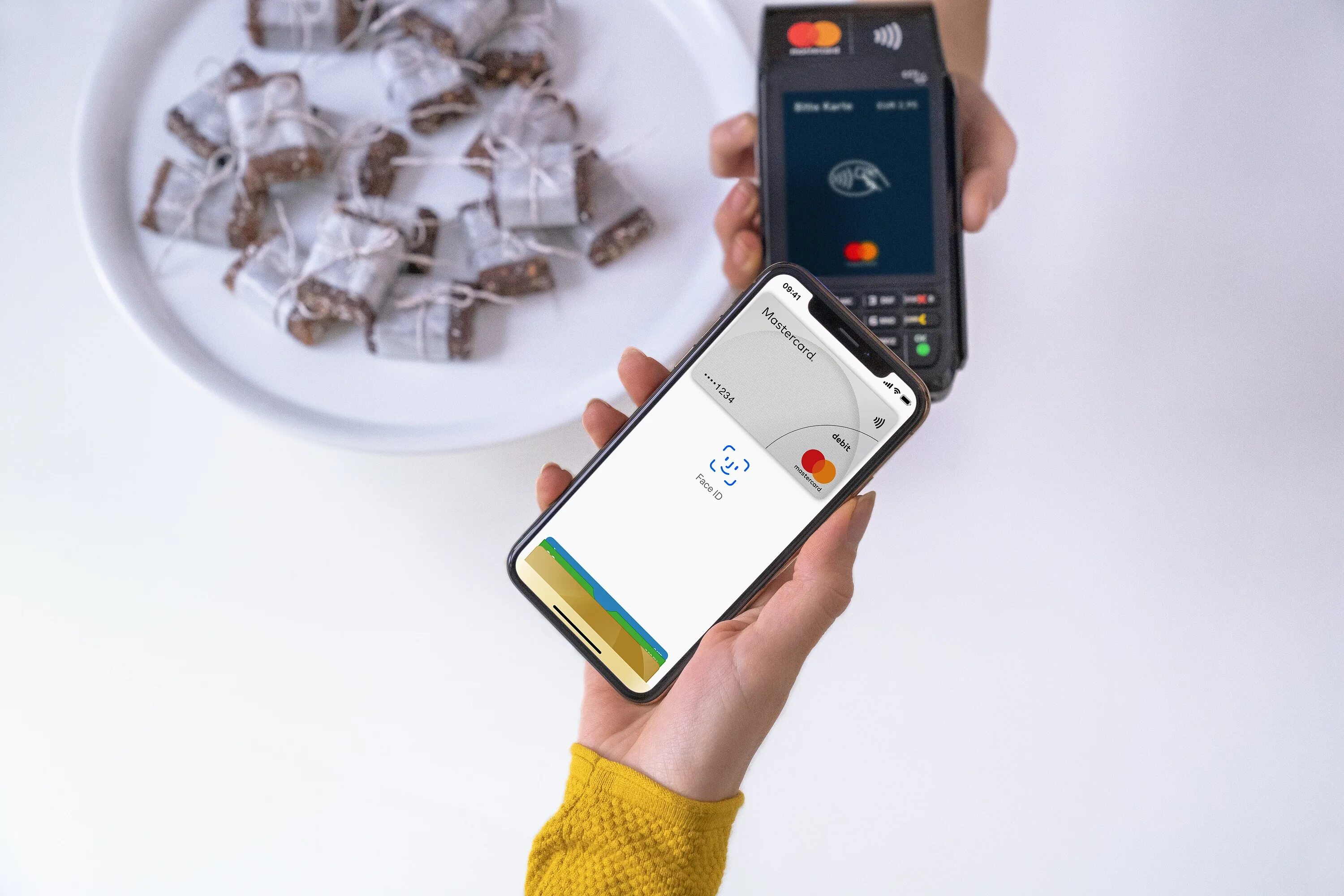 Apple pay NFC. Бесконтактная оплата на айфоне. Бесконтактная оплата Apple pay. Оплата смартфоном. Как расплачиваться телефоном айфон