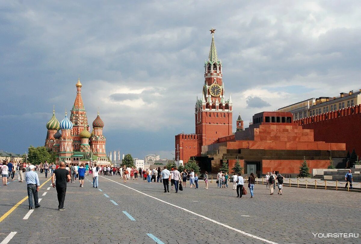 Площадь москвы фото. Московский Кремль и красная площадь, Москва. Москва 21 век красная площадь. Спасская башня и собор Василия Блаженного. Площадь красной площади в Москве.