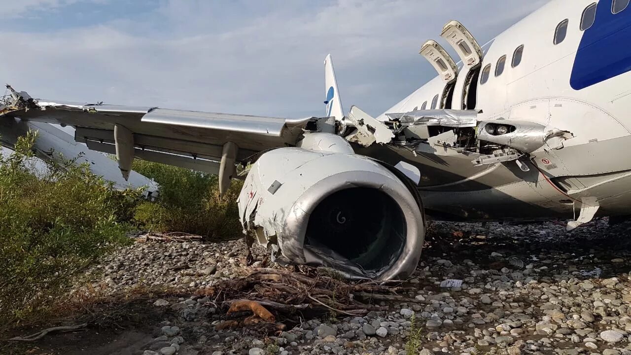 Крушение ан 24 в варандее. Ту 154м домодедово катастрофа. Boeing 737-800 utair сочи. Авиационный инцидент. Катастрофа ту-154 в домодедово 2010.