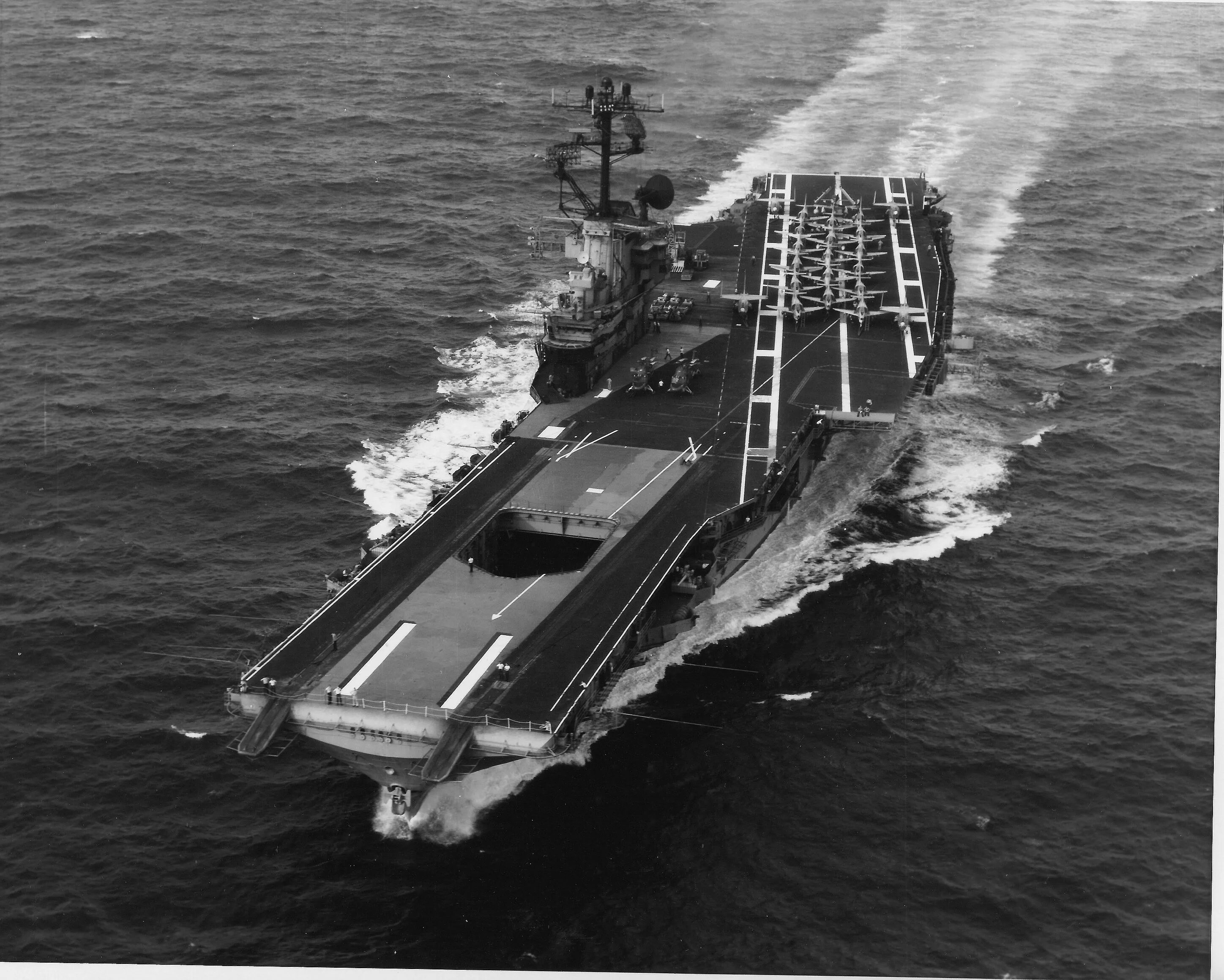 Cv 11. Авианосец Эссекс. Эссекс корабль авианосец. Эссекс авианосец второй мировой. USS Essex CV-9.