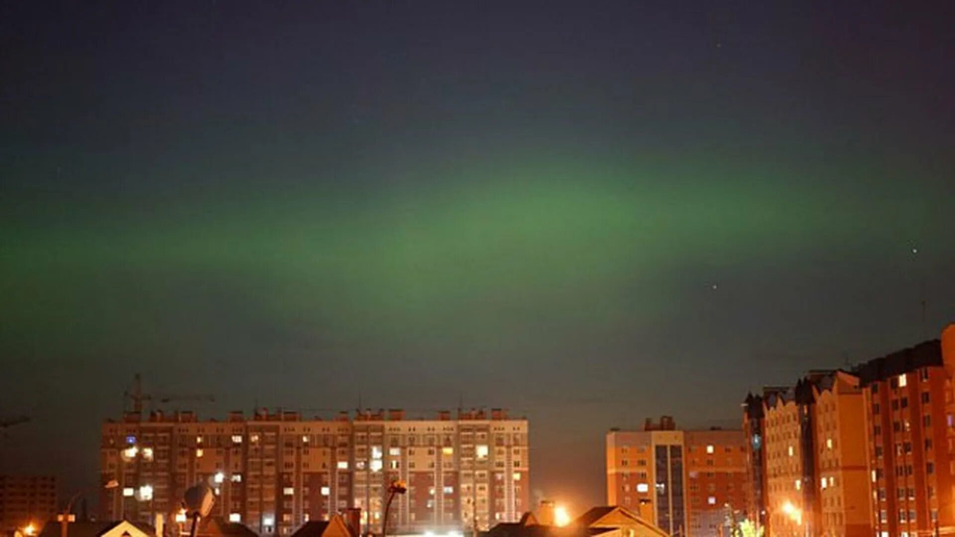 Во сколько сегодня будет сияние. Полярное сияние в Москве. Северное сияние в Москве 2023. Северное сияние над Москвой 2015. Полярное сияние в Москве 2015.