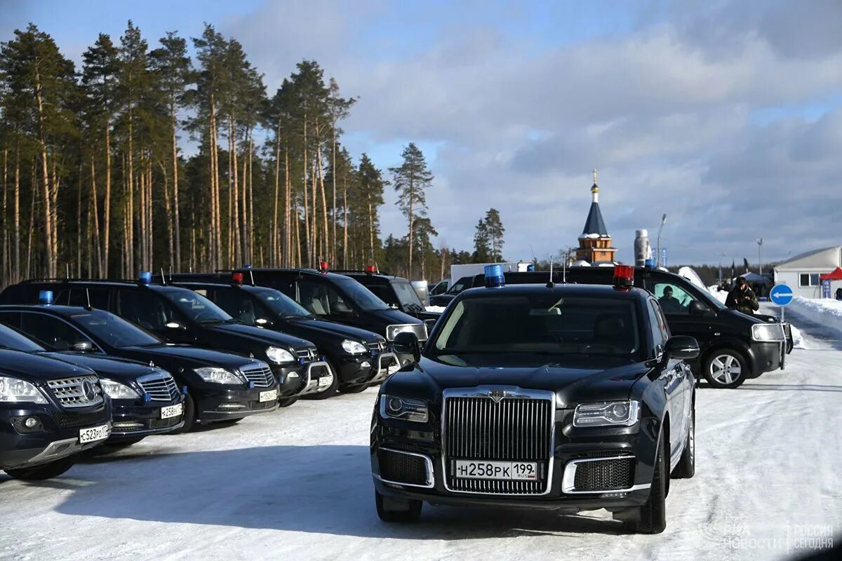 Сайт рф по автомобилю. Гараж особого назначения ФСО России. Мерседес Аурус. Aurus ФСО. Аурус гараж особого назначения.