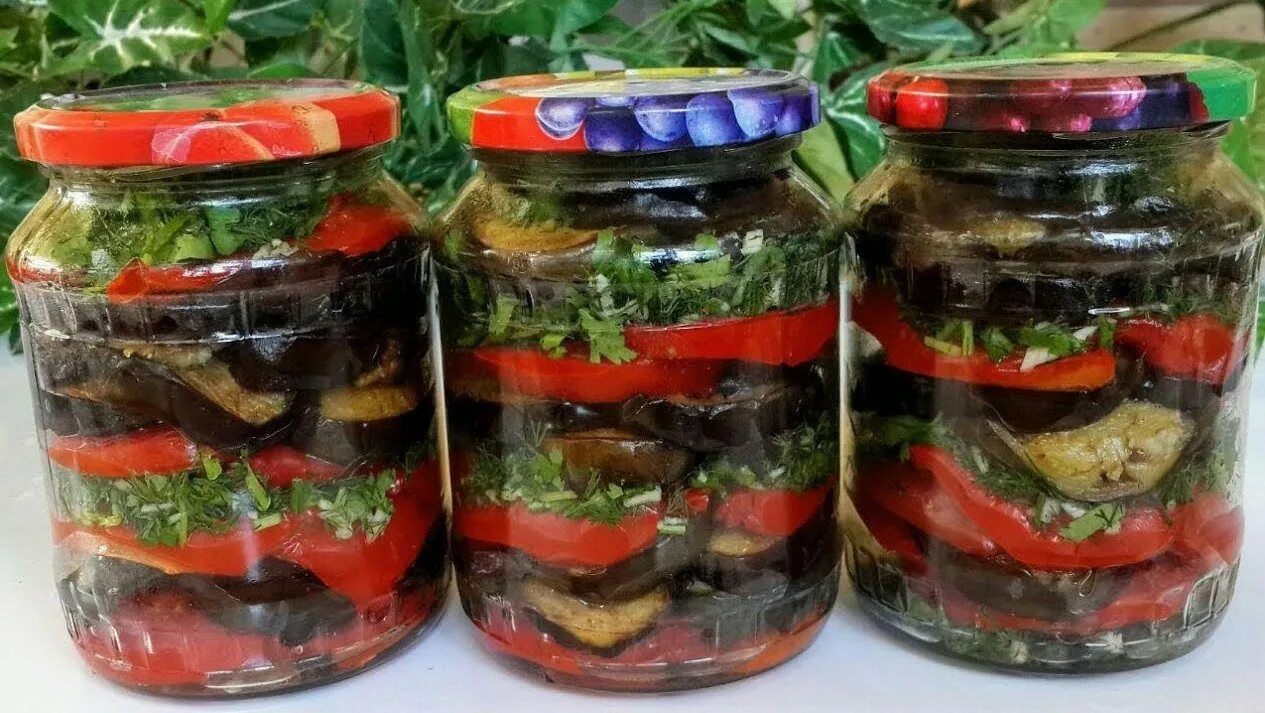 Какой салат на зиму можно. Консервирование баклажанов на зиму. жареные баклажаны на зиму. закуска из баклажанов на зиму. баклажаны с болгарским перцем и чесноком.