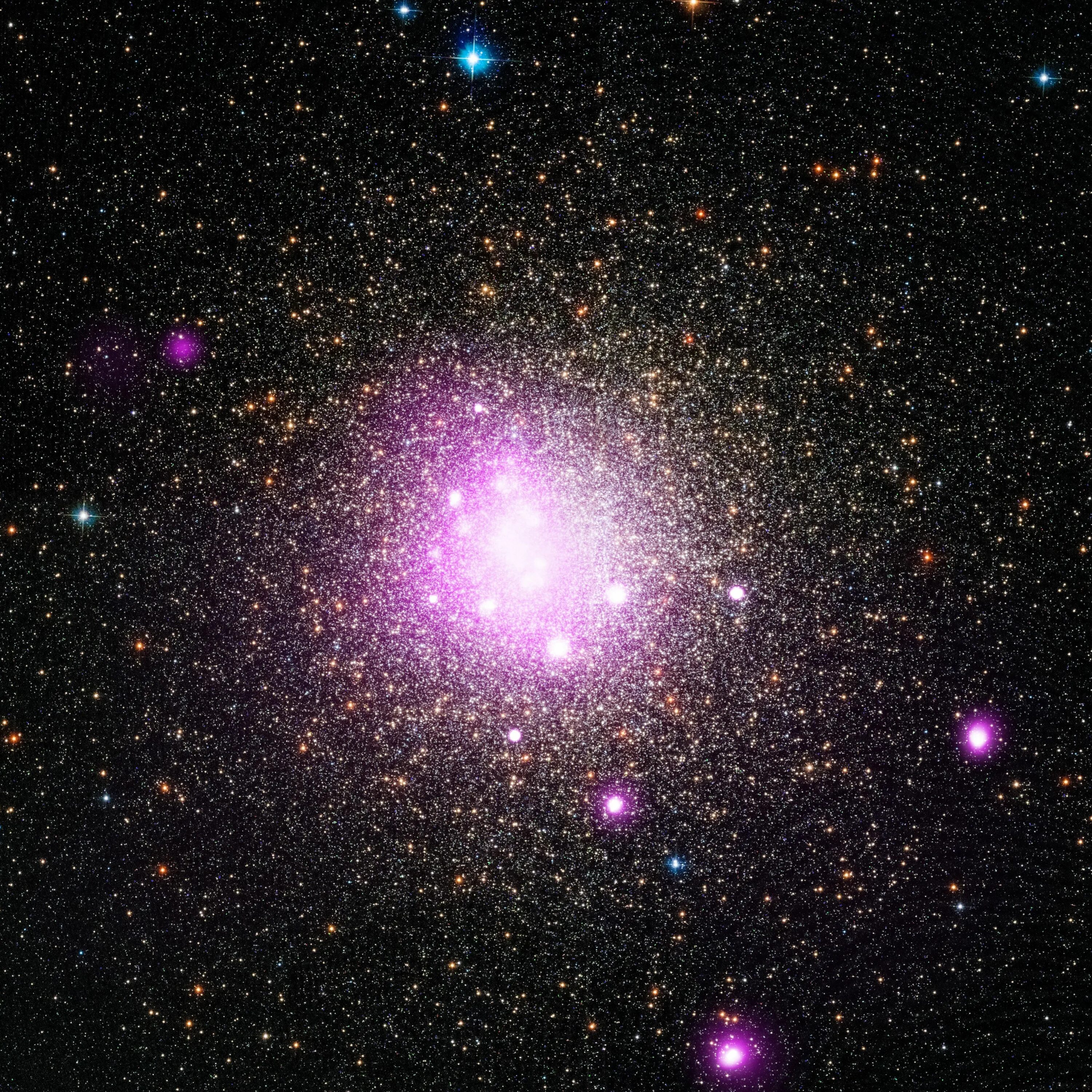 М13 Мессье. Галактика Омега Центавра. Шаровое звездное скопление Омега Центавра. Шаровое скопление м13 в созвездии геркулеса. Солнце яркая звезда галактики