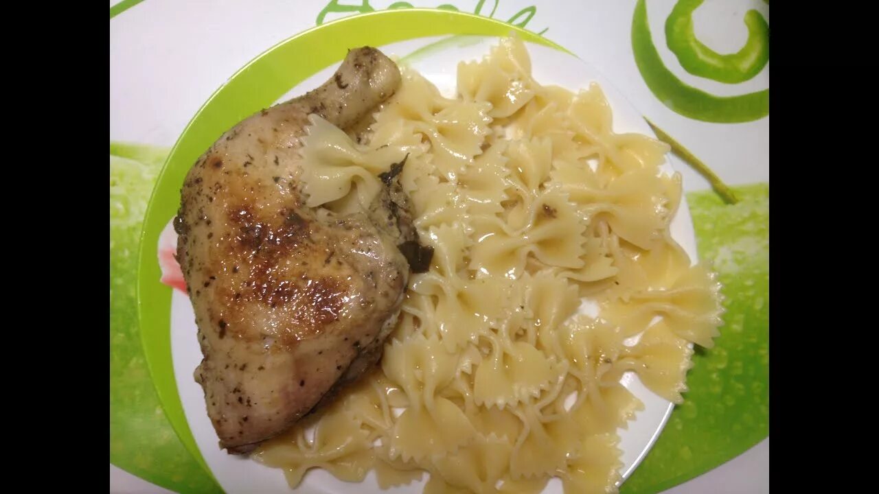 Куриные ножки на пару в мультиварке. Куриные окорочка в мультиварке. запеченная курица в мультиварке. окорочка в сметане на сковороде. окорочка в мультиварке редмонд.