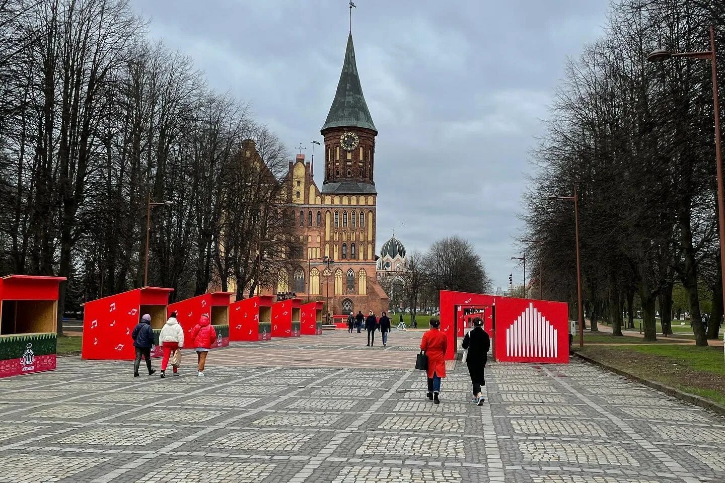 Можно ли ехать в калининград. Остров Канта в Калининграде. Остров Канта в Калининграде зимой. Фестиваль остров Канта Калининград. Ярмарка на Канта Калининград.