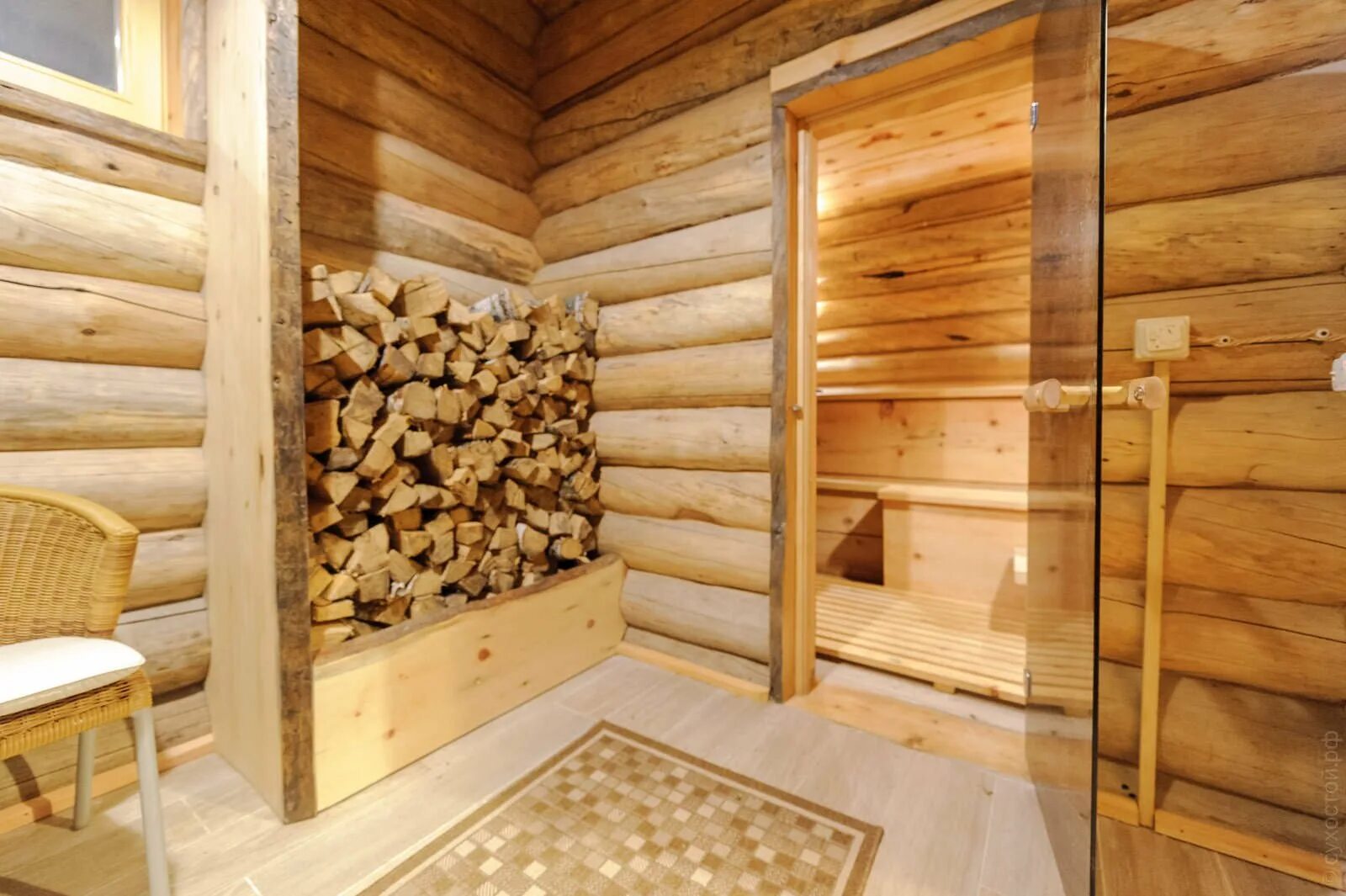 Баня из оцилиндрованного бревна 6х4 внутри. Баня из бревна парилка внутри. Отделка бревенчатой бани. Отделка бревенчатой бани внутри. Отделка парной.