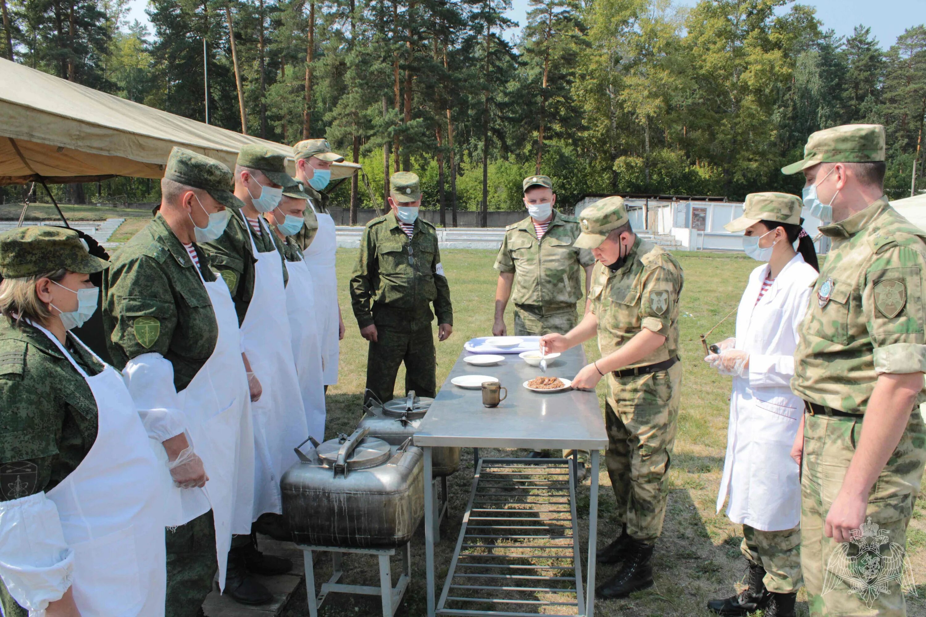 Военно Полевая кухня. Полевая кухня Росгвардии. Полевая кухня армейская. Контрольно показательная варка пищи в воинских частях. Служба в полевых условиях