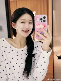 Zhao Lusi' น ก แ ส ด ง ส า ว ก ร ะ แ ส แ ร ง ส ด น า ร ก จ า ก